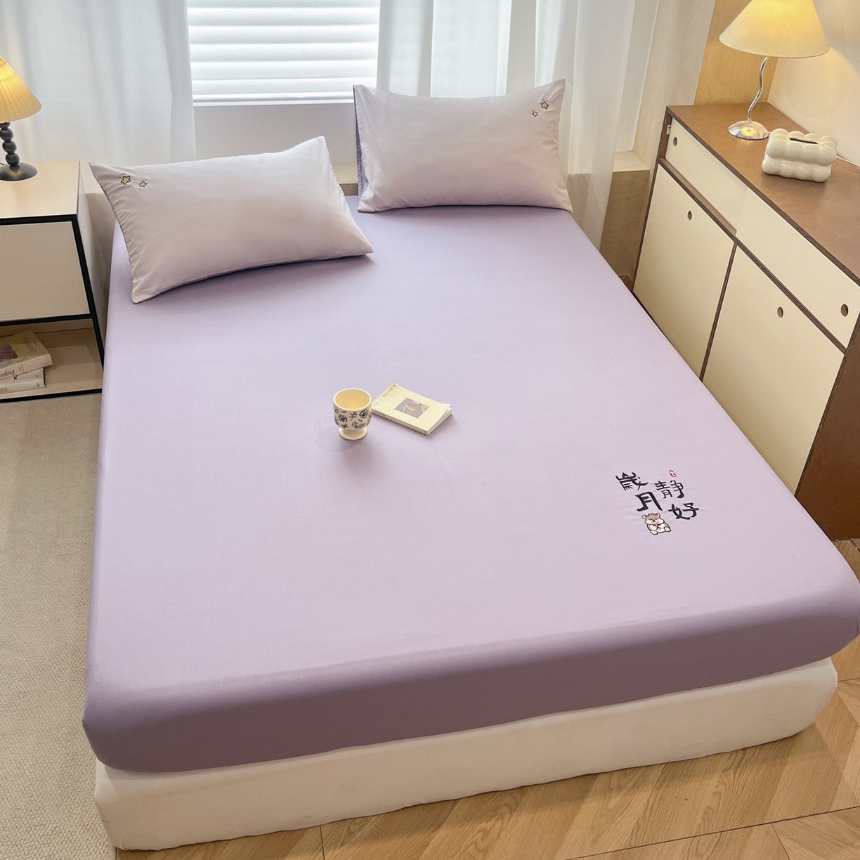 91家纺网 家纺一手货源 找家纺 泽西家纺+V17798841158发大图 2026新品A类13376治愈系国风刺绣纯棉床笠全棉床笠枕套三件套 国风-香芋紫