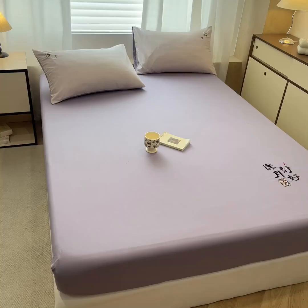 91家纺网 家纺一手货源 找家纺 泽西家纺+V17798841158发大图 2026新品A类13376治愈系国风刺绣纯棉床笠全棉床笠枕套三件套 国风-香芋紫