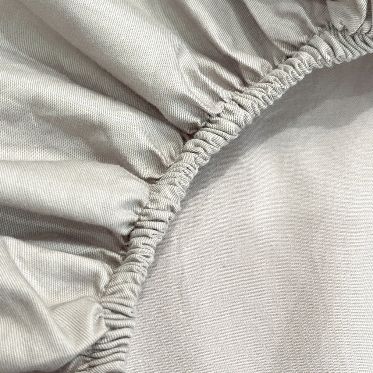 91家纺网 家纺一手货源 找家纺 泽西家纺+V17798841158发大图 2026新品A类13376治愈系国风刺绣纯棉床笠全棉床笠枕套三件套 国风-银河灰