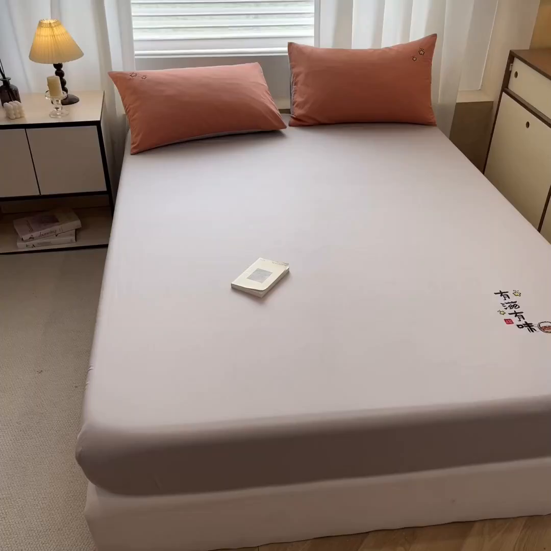 91家纺网 家纺一手货源 找家纺 泽西家纺+V17798841158发大图 2026新品A类13376治愈系国风刺绣纯棉床笠全棉床笠枕套三件套 国风-银河灰