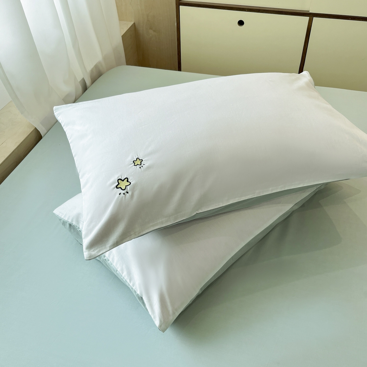 91家纺网 家纺一手货源 找家纺 泽西家纺+V17798841158发大图 2026新品全棉13376刺绣简约星星枕套 浅绿+豆绿
