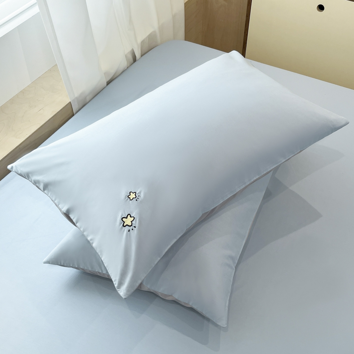 91家纺网 家纺一手货源 找家纺 泽西家纺+V17798841158发大图 2026新品全棉13376刺绣简约星星枕套 水雾蓝