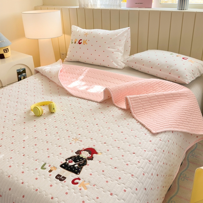 91家纺网 家纺一手货源 找家纺 娜娜 2025新款全棉夹棉多功能床盖 快乐女孩粉(全棉床盖)