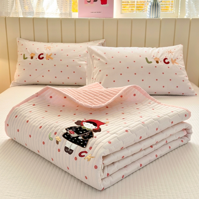 91家纺网 家纺一手货源 找家纺 娜娜 2025新款全棉夹棉多功能床盖 快乐女孩粉(全棉床盖)