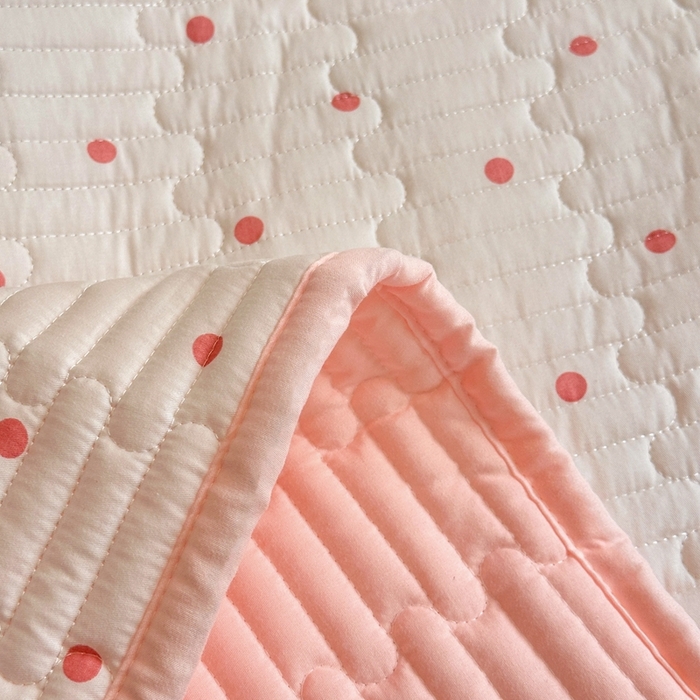 91家纺网 家纺一手货源 找家纺 娜娜 2025新款全棉夹棉多功能床盖 快乐女孩粉(全棉床盖)