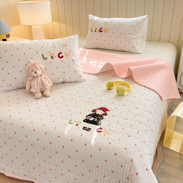91家纺网 家纺一手货源 找家纺 娜娜 2025新款全棉夹棉多功能床盖 快乐女孩粉(全棉床盖)