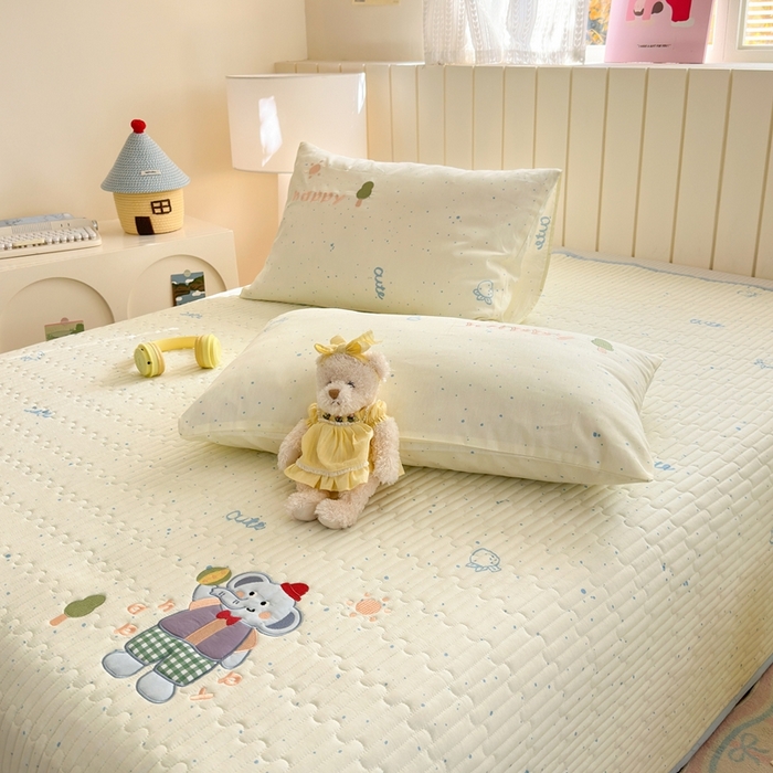 91家纺网 家纺一手货源 找家纺 娜娜 2025新款全棉夹棉多功能床盖 小飞象(全棉床盖)