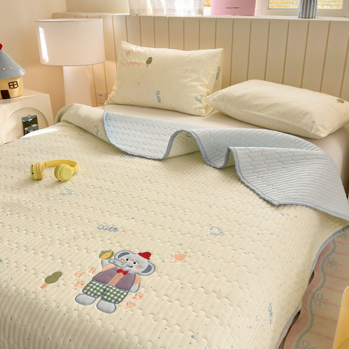 91家纺网 家纺一手货源 找家纺 娜娜 2025新款全棉夹棉多功能床盖 小飞象(全棉床盖)