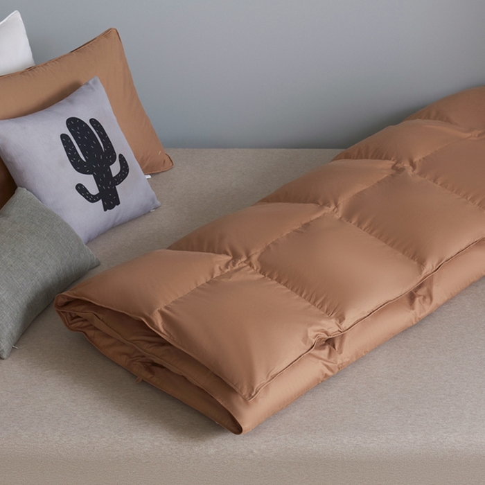 91家纺网 家纺一手货源 找家纺 顺发床垫 2025新款全棉扭花羽毛被加厚保暖95白鹅绒被子秋冬春秋被冬被直播供货     （羽绒被联系商家） 咖色（平格）