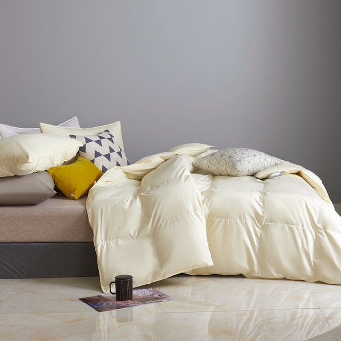 91家纺网 家纺一手货源 找家纺 顺发床垫 2025新款全棉扭花羽毛被加厚保暖95白鹅绒被子秋冬春秋被冬被直播供货     （羽绒被联系商家） 米黄（平格）