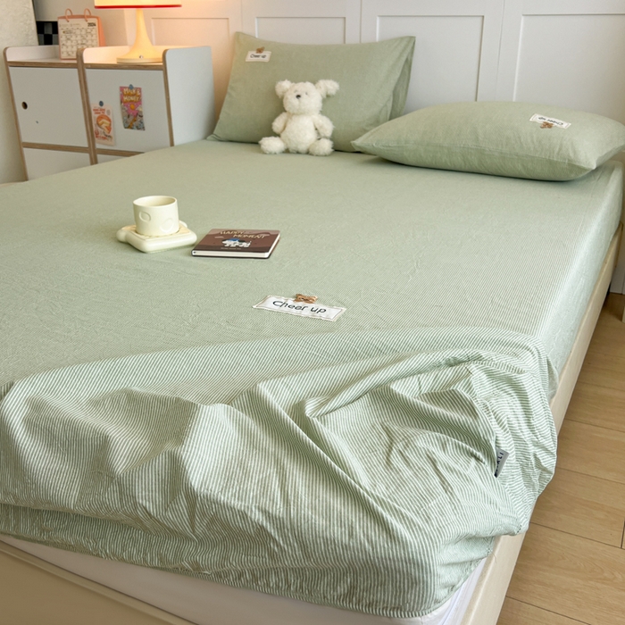 91家纺网 家纺一手货源 找家纺 佳笠家居 2026年新款kimi熊a类全棉色织水洗棉大尺寸单床笠 果绿小条