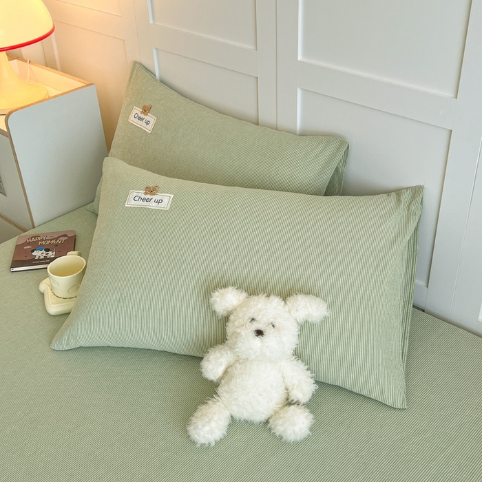 91家纺网 家纺一手货源 找家纺 佳笠家居 2026年新款kimi熊a类全棉色织水洗棉大尺寸单床笠 果绿小条