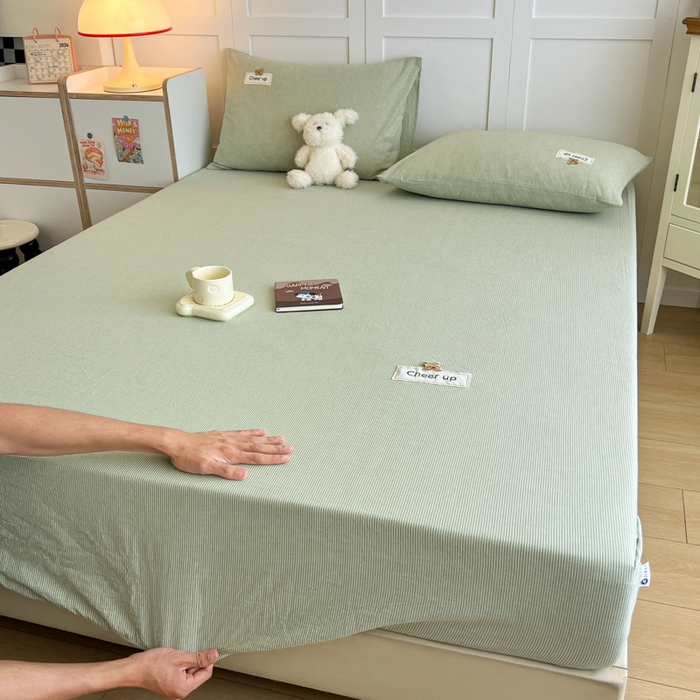 91家纺网 家纺一手货源 找家纺 佳笠家居 2026年新款kimi熊a类全棉色织水洗棉大尺寸单床笠 果绿小条