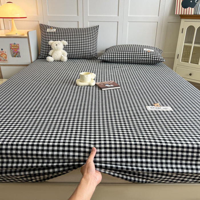 91家纺网 家纺一手货源 找家纺 佳笠家居 2026年新款kimi熊a类全棉色织水洗棉大尺寸单床笠 黑白格