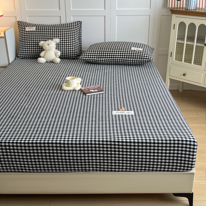 91家纺网 家纺一手货源 找家纺 佳笠家居 2026年新款kimi熊a类全棉色织水洗棉大尺寸单床笠 黑白格