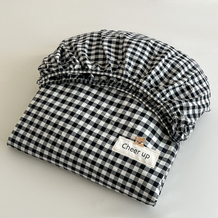 91家纺网 家纺一手货源 找家纺 佳笠家居 2026年新款kimi熊a类全棉色织水洗棉大尺寸单床笠 黑白格