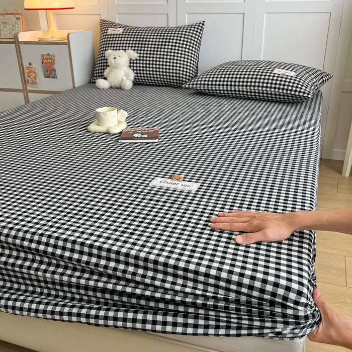 91家纺网 家纺一手货源 找家纺 佳笠家居 2026年新款kimi熊a类全棉色织水洗棉大尺寸单床笠 黑白格