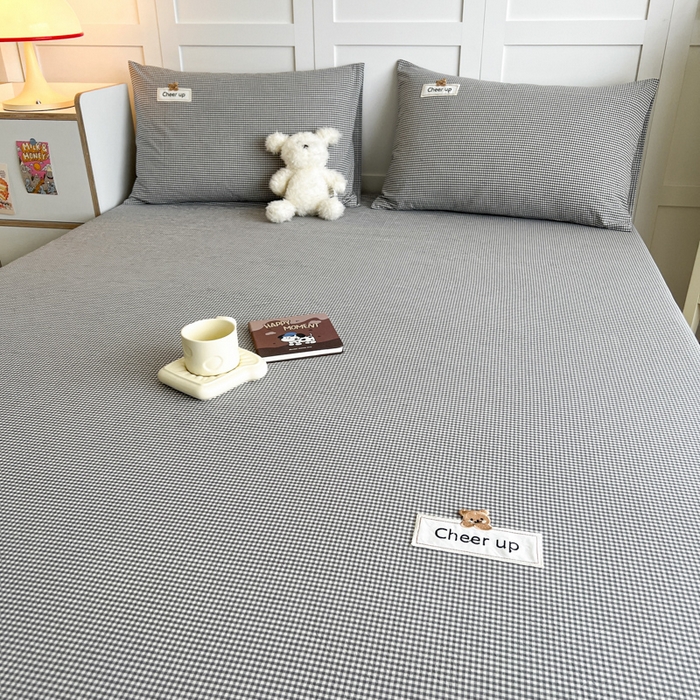 91家纺网 家纺一手货源 找家纺 佳笠家居 2026年新款kimi熊a类全棉色织水洗棉大尺寸单床笠 灰小格