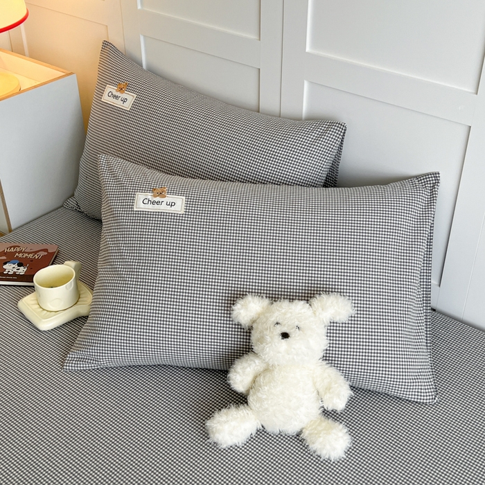 91家纺网 家纺一手货源 找家纺 佳笠家居 2026年新款kimi熊a类全棉色织水洗棉大尺寸单床笠 灰小格