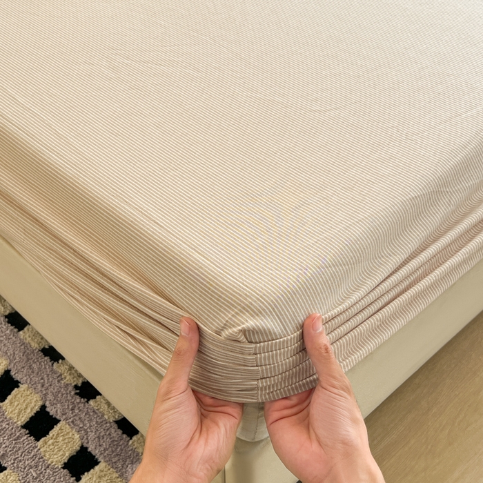 91家纺网 家纺一手货源 找家纺 佳笠家居 2026年新款kimi熊a类全棉色织水洗棉大尺寸单床笠 卡其小条