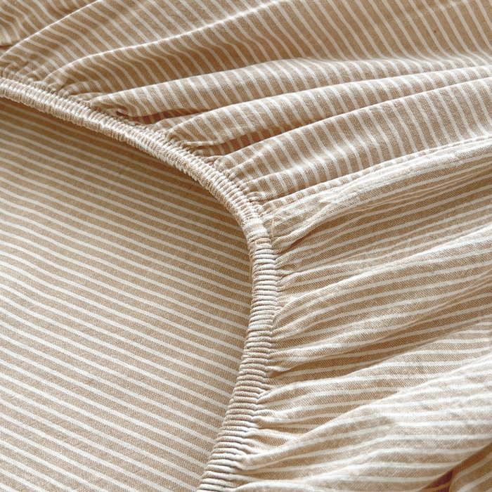 91家纺网 家纺一手货源 找家纺 佳笠家居 2026年新款kimi熊a类全棉色织水洗棉大尺寸单床笠 卡其小条