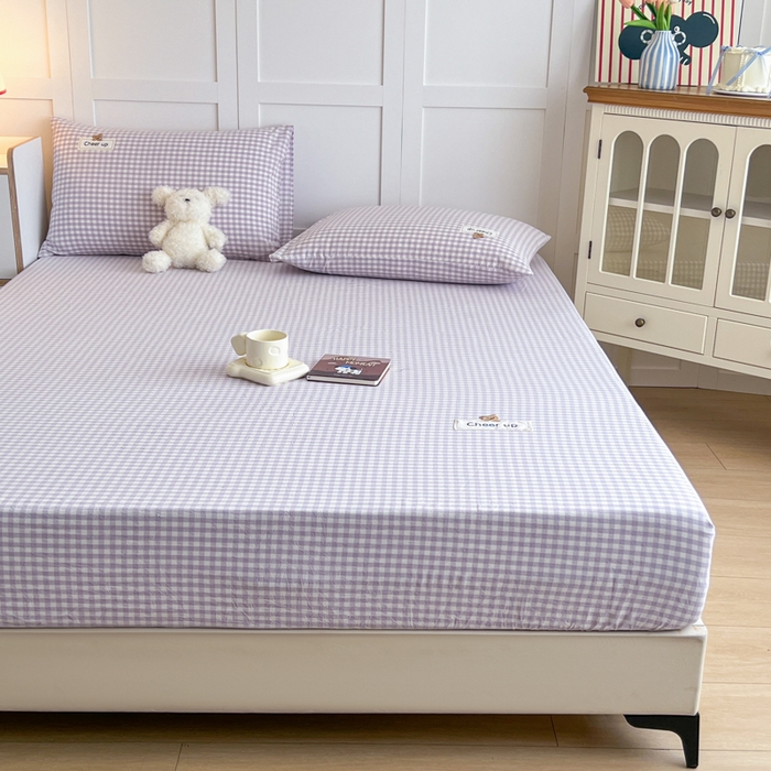 91家纺网 家纺一手货源 找家纺 佳笠家居 2026年新款kimi熊a类全棉色织水洗棉大尺寸单床笠 香芋紫格