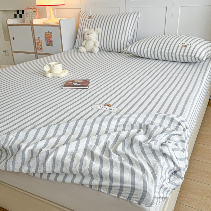 91家纺网 家纺一手货源 找家纺 佳笠家居 2026年新款kimi熊a类全棉色织水洗棉大尺寸单床笠 野原-蓝