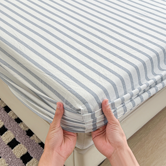 91家纺网 家纺一手货源 找家纺 佳笠家居 2026年新款kimi熊a类全棉色织水洗棉大尺寸单床笠 野原-蓝