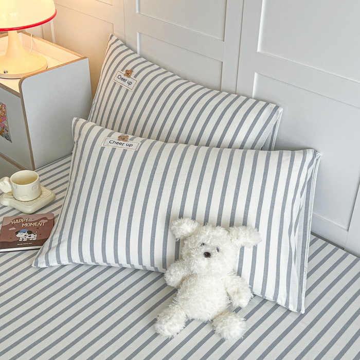 91家纺网 家纺一手货源 找家纺 佳笠家居 2026年新款kimi熊a类全棉色织水洗棉大尺寸单床笠 野原-蓝