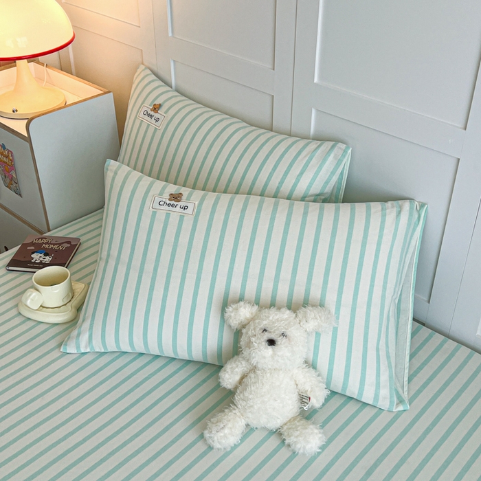 91家纺网 家纺一手货源 找家纺 佳笠家居 2026年新款kimi熊a类全棉色织水洗棉大尺寸单床笠 野原-绿