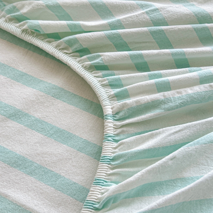 91家纺网 家纺一手货源 找家纺 佳笠家居 2026年新款kimi熊a类全棉色织水洗棉大尺寸单床笠 野原-绿