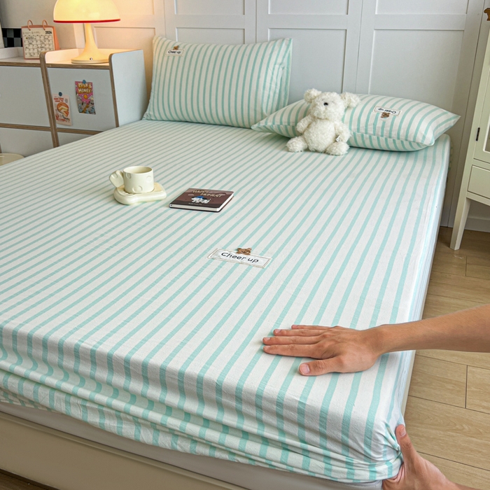 91家纺网 家纺一手货源 找家纺 佳笠家居 2026年新款kimi熊a类全棉色织水洗棉大尺寸单床笠 野原-绿