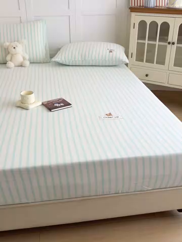 91家纺网 家纺一手货源 找家纺 佳笠家居 2026年新款kimi熊a类全棉色织水洗棉大尺寸单床笠 野原-绿