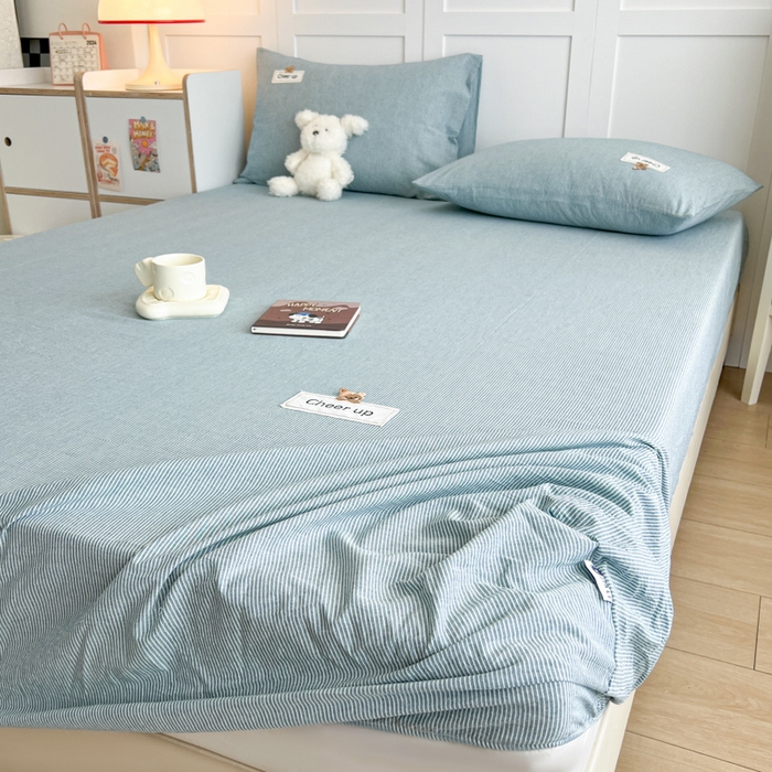 91家纺网 家纺一手货源 找家纺 佳笠家居 2026年新款kimi熊a类全棉色织水洗棉大尺寸单床笠 丈蓝小条