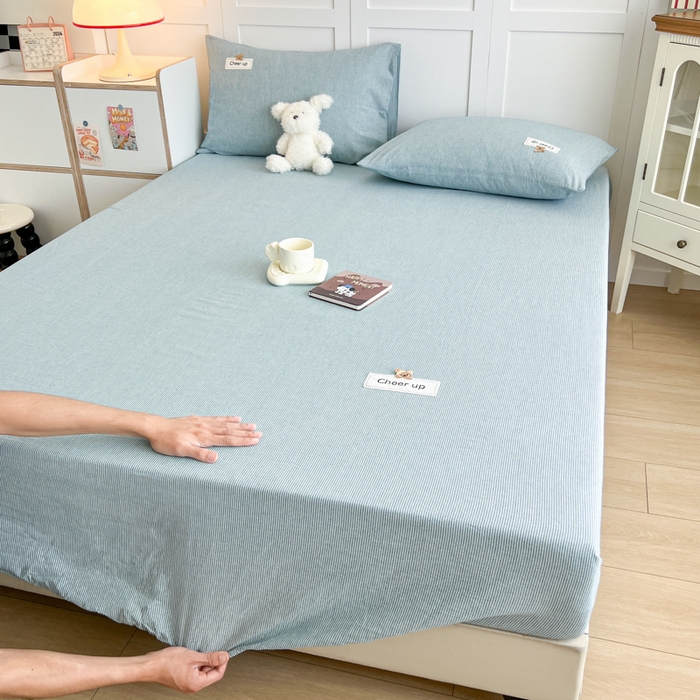 91家纺网 家纺一手货源 找家纺 佳笠家居 2026年新款kimi熊a类全棉色织水洗棉大尺寸单床笠 丈蓝小条