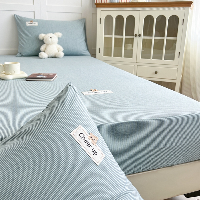 91家纺网 家纺一手货源 找家纺 佳笠家居 2026年新款kimi熊a类全棉色织水洗棉大尺寸单床笠 丈蓝小条