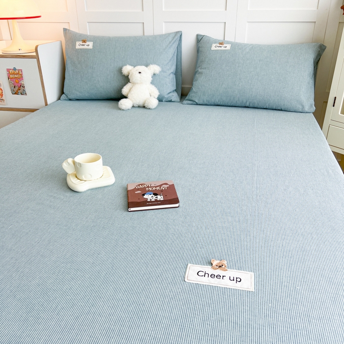 91家纺网 家纺一手货源 找家纺 佳笠家居 2026年新款kimi熊a类全棉色织水洗棉大尺寸单床笠 丈蓝小条