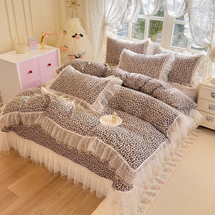 91家纺网 家纺一手货源 找家纺 韩约家纺 2026新款法式双层蕾丝花边古法棉感四件套 豹纹美美