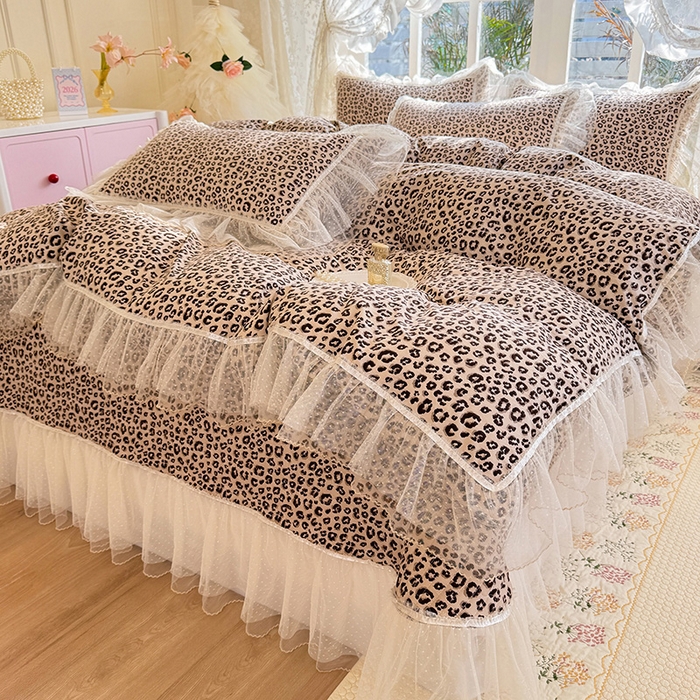 91家纺网 家纺一手货源 找家纺 韩约家纺 2026新款法式双层蕾丝花边古法棉感四件套 豹纹美美