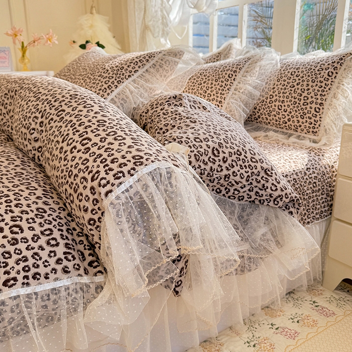 91家纺网 家纺一手货源 找家纺 韩约家纺 2026新款法式双层蕾丝花边古法棉感四件套 豹纹美美