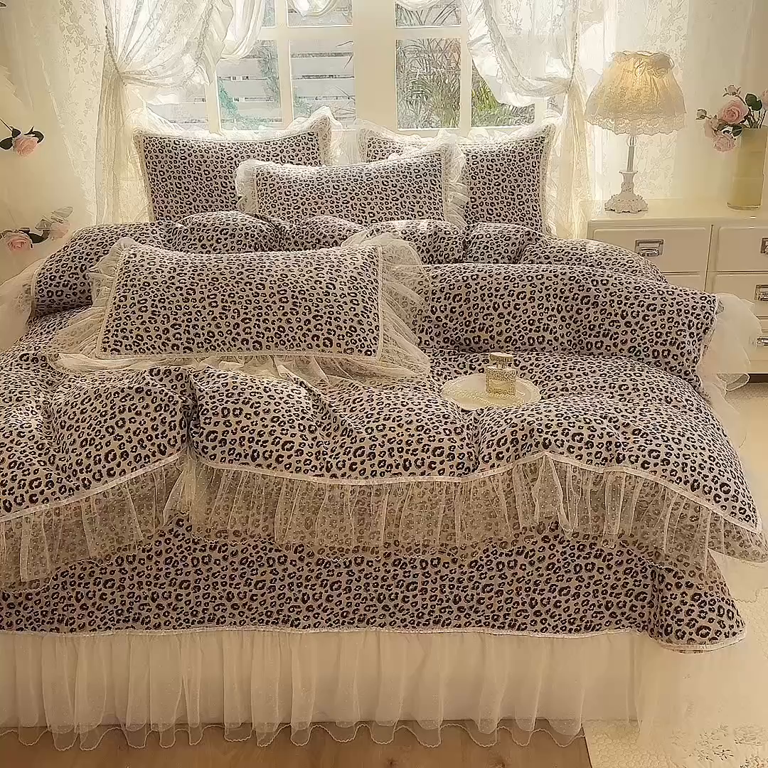 91家纺网 家纺一手货源 找家纺 韩约家纺 2026新款法式双层蕾丝花边古法棉感四件套 豹纹美美