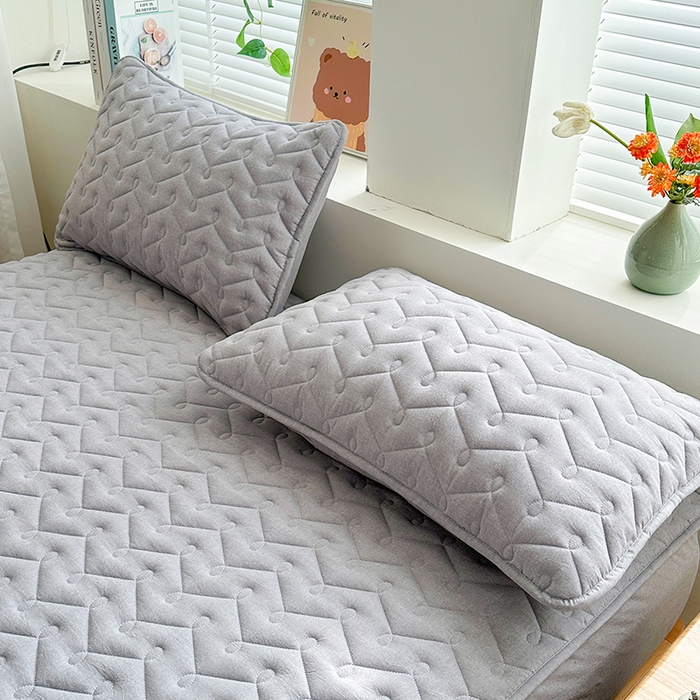 91家纺网 家纺一手货源 找家纺 铭成家纺 2026全棉色织水洗棉夹棉床笠床垫 纯棉素雅-冰山灰