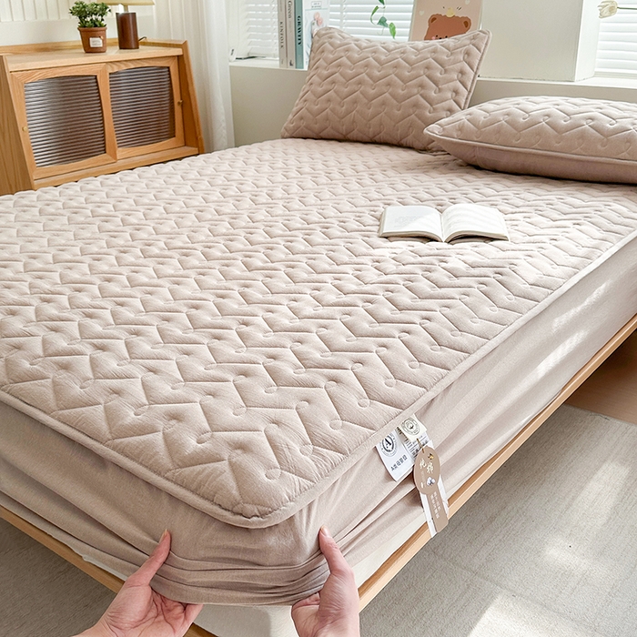 91家纺网 家纺一手货源 找家纺 铭成家纺 2026全棉色织水洗棉夹棉床笠床垫 纯棉素雅-卡其色