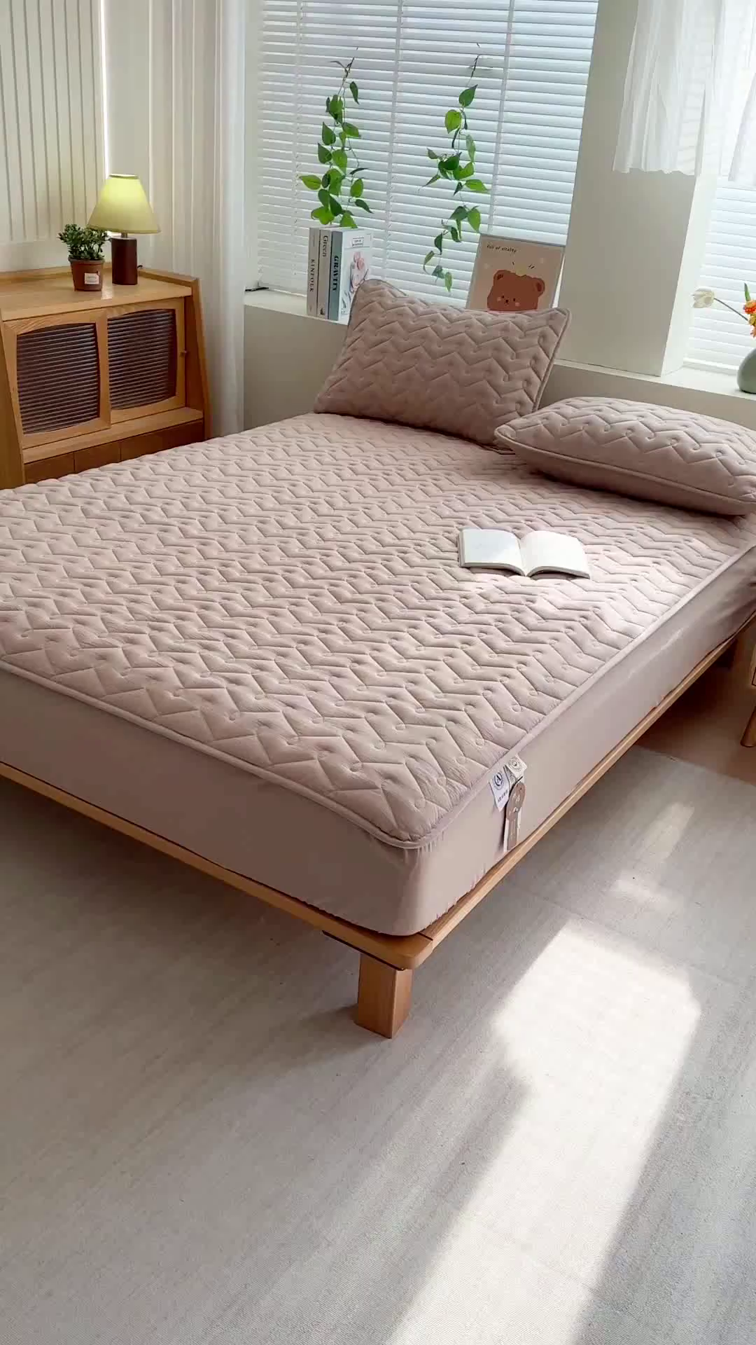 91家纺网 家纺一手货源 找家纺 铭成家纺 2026全棉色织水洗棉夹棉床笠床垫 纯棉素雅-卡其色