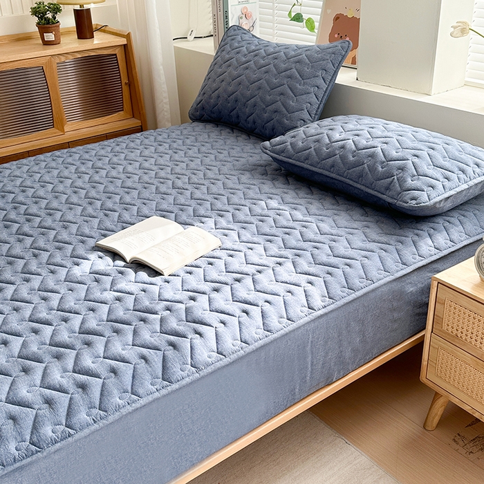 91家纺网 家纺一手货源 找家纺 铭成家纺 2026全棉色织水洗棉夹棉床笠床垫 纯棉素雅-牛仔蓝