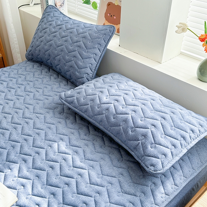 91家纺网 家纺一手货源 找家纺 铭成家纺 2026全棉色织水洗棉夹棉床笠床垫 纯棉素雅-牛仔蓝