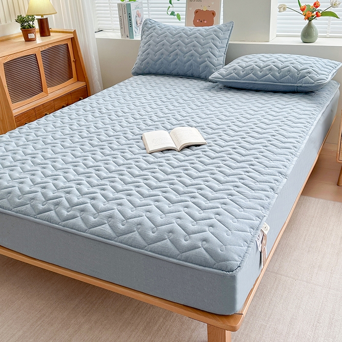 91家纺网 家纺一手货源 找家纺 铭成家纺 2026全棉色织水洗棉夹棉床笠床垫 纯棉素雅-清雅蓝