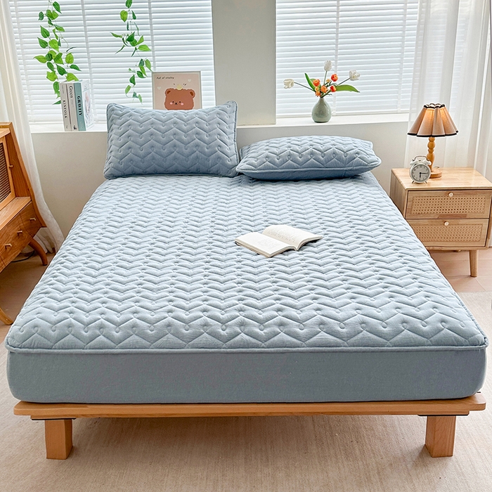 91家纺网 家纺一手货源 找家纺 铭成家纺 2026全棉色织水洗棉夹棉床笠床垫 纯棉素雅-清雅蓝