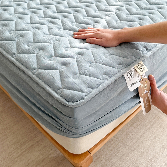 91家纺网 家纺一手货源 找家纺 铭成家纺 2026全棉色织水洗棉夹棉床笠床垫 纯棉素雅-清雅蓝