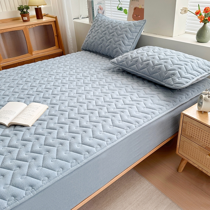 91家纺网 家纺一手货源 找家纺 铭成家纺 2026全棉色织水洗棉夹棉床笠床垫 纯棉素雅-清雅蓝